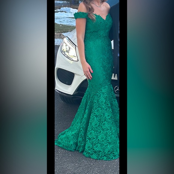 intrigue by blush Dresses & Skirts - Off the shoulder emerald green mermaid dress